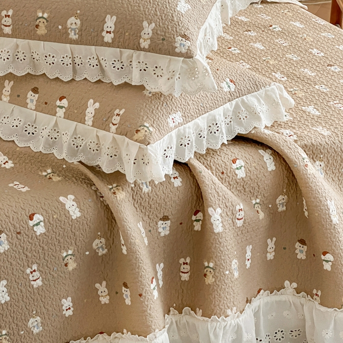 91家纺网 家纺一手货源 找家纺 羽爱家纺 2026新款全棉水洗韩版花边床盖四件套 小兔叽