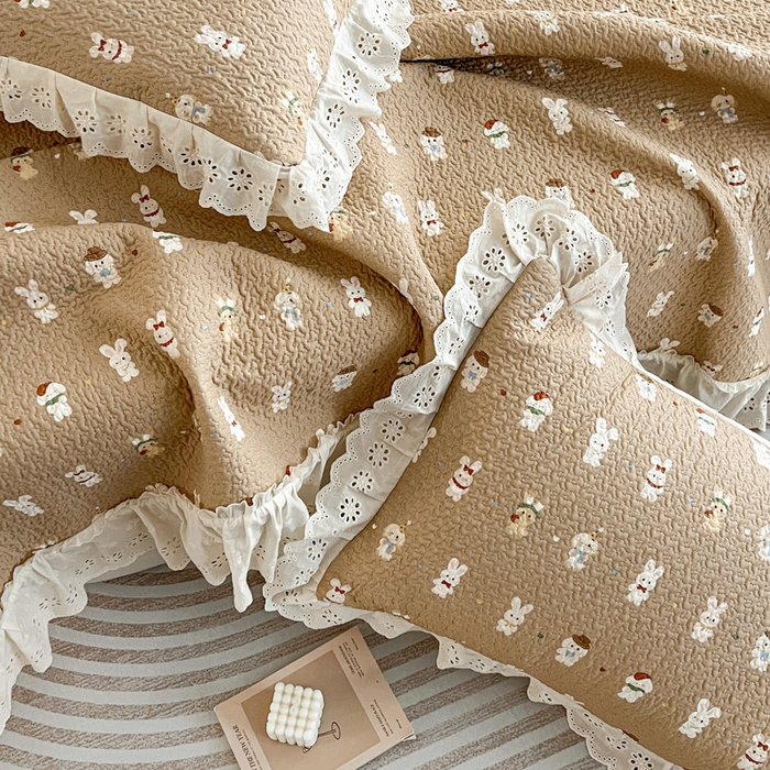 91家纺网 家纺一手货源 找家纺 羽爱家纺 2026新款全棉水洗韩版花边床盖四件套 小兔叽