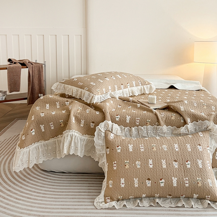 91家纺网 家纺一手货源 找家纺 羽爱家纺 2026新款全棉水洗韩版花边床盖四件套 小兔叽