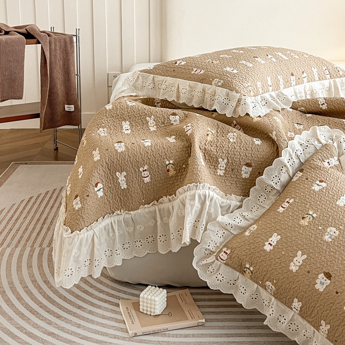 91家纺网 家纺一手货源 找家纺 羽爱家纺 2026新款全棉水洗韩版花边床盖四件套 小兔叽