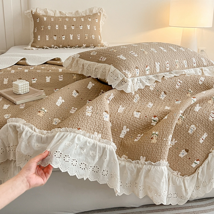 91家纺网 家纺一手货源 找家纺 羽爱家纺 2026新款全棉水洗韩版花边床盖四件套 小兔叽