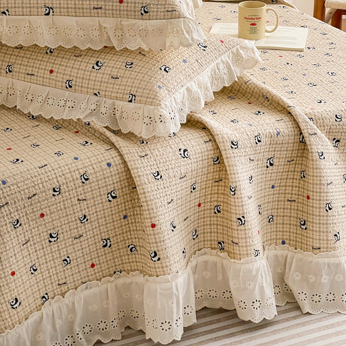 91家纺网 家纺一手货源 找家纺 羽爱家纺 2026新款全棉水洗韩版花边床盖四件套 熊猫福福