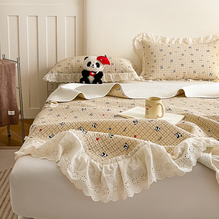 91家纺网 家纺一手货源 找家纺 羽爱家纺 2026新款全棉水洗韩版花边床盖四件套 熊猫福福
