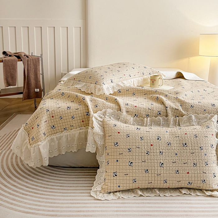 91家纺网 家纺一手货源 找家纺 羽爱家纺 2026新款全棉水洗韩版花边床盖四件套 熊猫福福