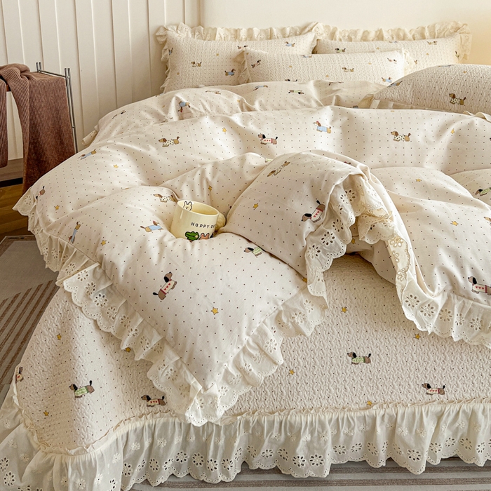 91家纺网 家纺一手货源 找家纺 羽爱家纺 2026新款全棉水洗韩版花边床盖四件套 运动狗狗