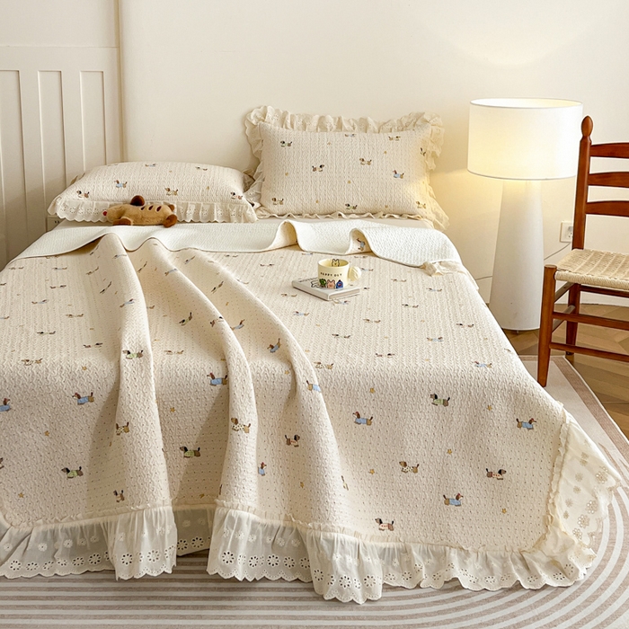 91家纺网 家纺一手货源 找家纺 羽爱家纺 2026新款全棉水洗韩版花边床盖四件套 运动狗狗