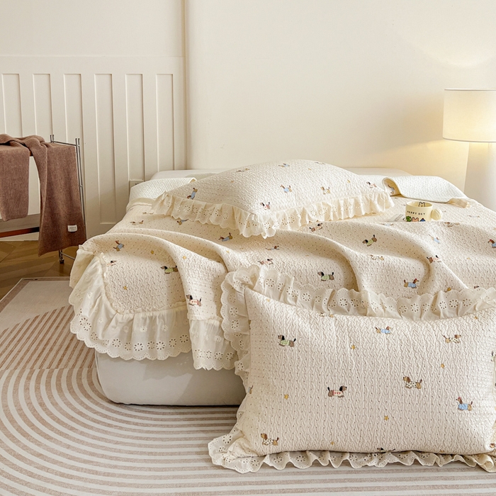 91家纺网 家纺一手货源 找家纺 羽爱家纺 2026新款全棉水洗韩版花边床盖四件套 运动狗狗