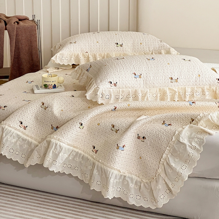 91家纺网 家纺一手货源 找家纺 羽爱家纺 2026新款全棉水洗韩版花边床盖四件套 运动狗狗
