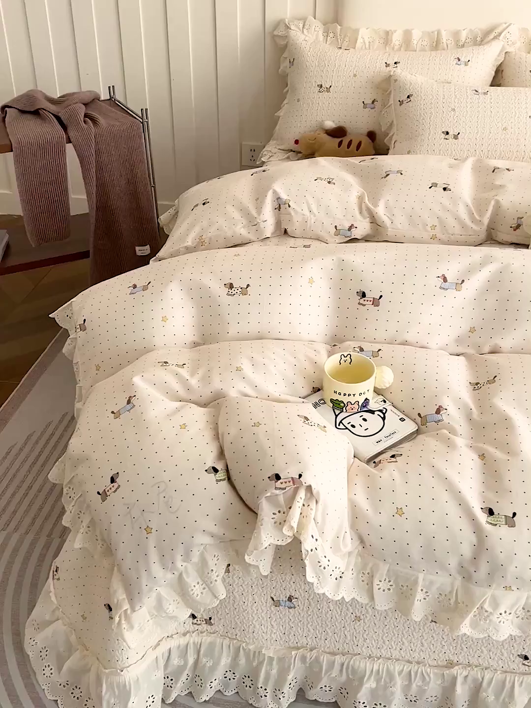 91家纺网 家纺一手货源 找家纺 羽爱家纺 2026新款全棉水洗韩版花边床盖四件套 运动狗狗