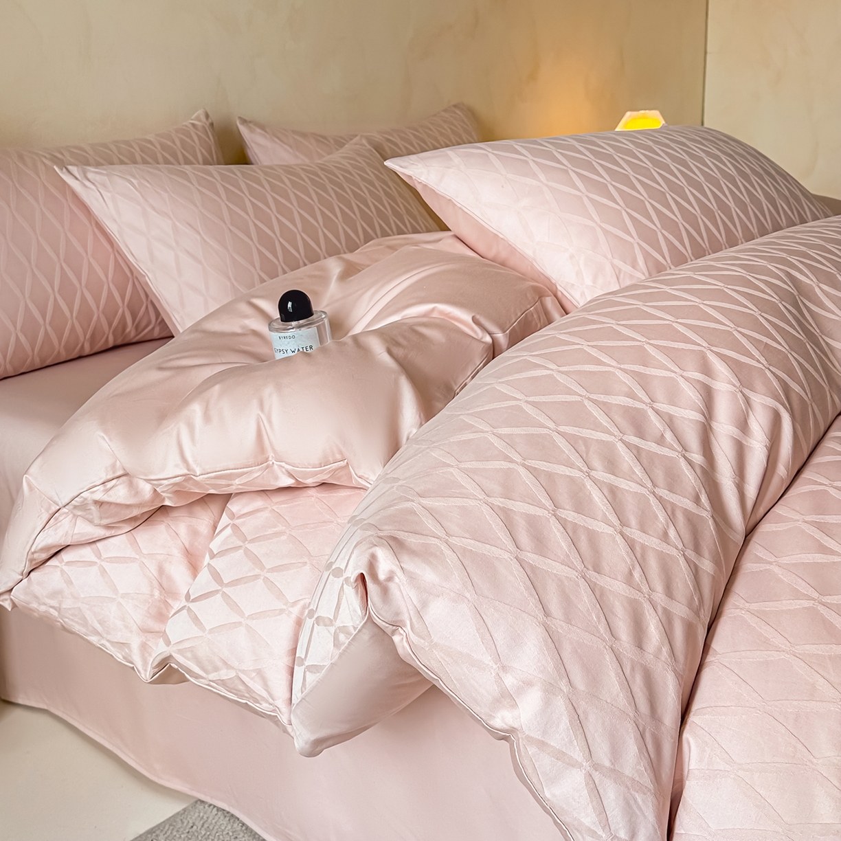 91家纺网 家纺一手货源 找家纺 （总）拼社家纺 2026新款A类全棉亮面提花四件套厚织浮雕提花全棉四件套（独家专版花型）