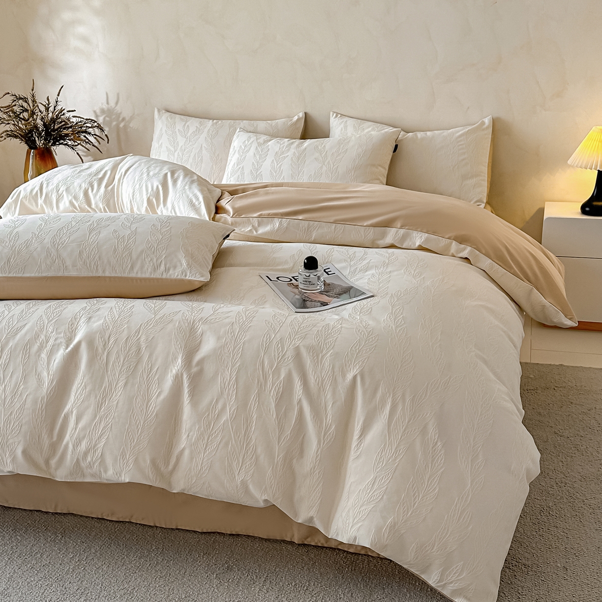 91家纺网 家纺一手货源 找家纺 拼社家纺 2026新款A类全棉亮面提花四件套厚织浮雕提花全棉四件套（独家专版花型） 沐叶清风-奶白