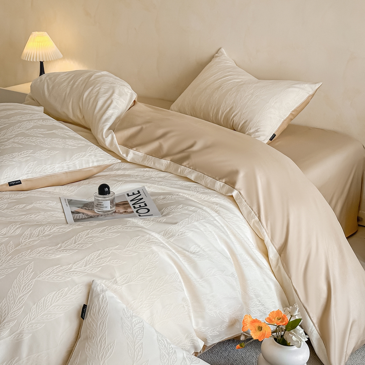 91家纺网 家纺一手货源 找家纺 拼社家纺 2026新款A类全棉亮面提花四件套厚织浮雕提花全棉四件套（独家专版花型） 沐叶清风-奶白