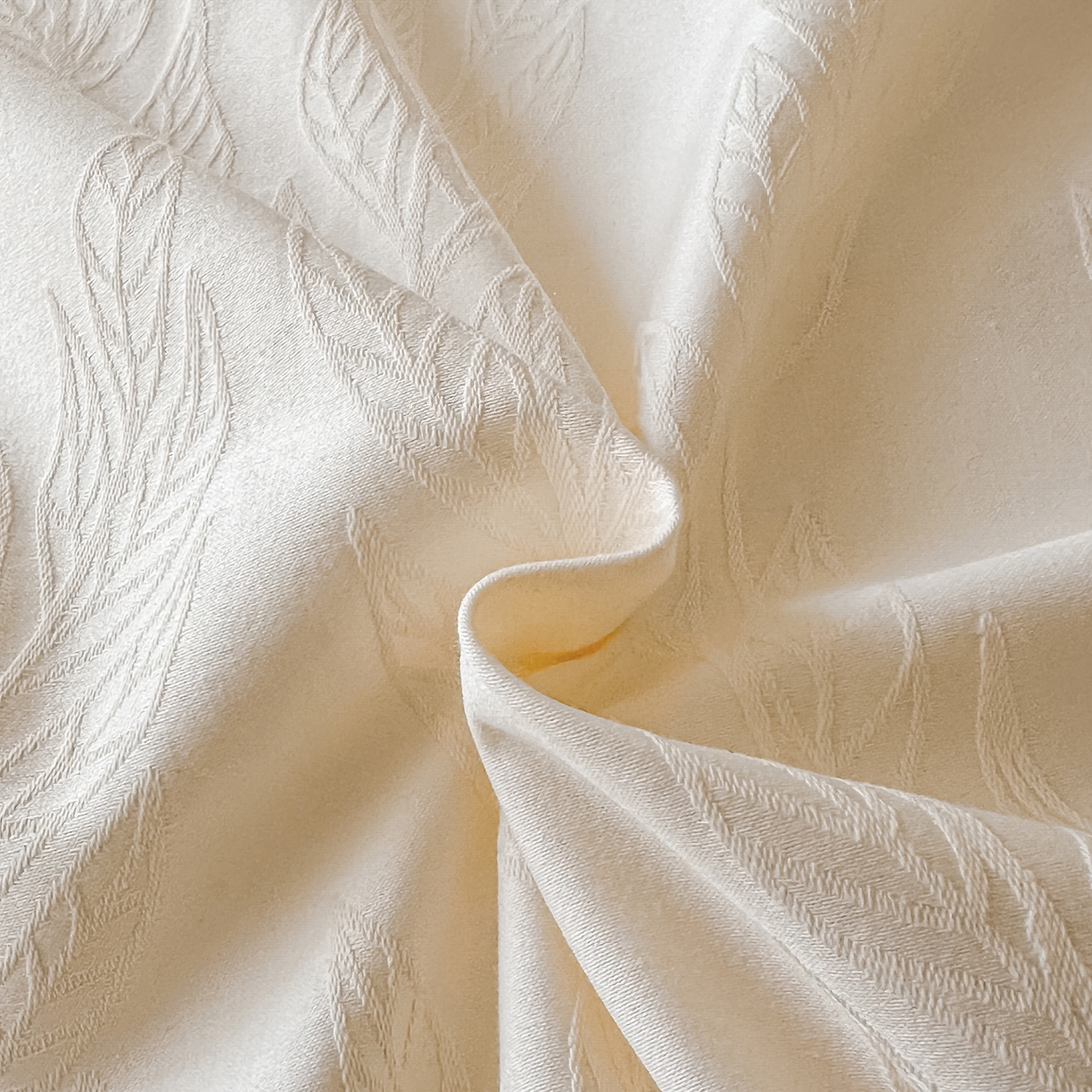 91家纺网 家纺一手货源 找家纺 拼社家纺 2026新款A类全棉亮面提花四件套厚织浮雕提花全棉四件套（独家专版花型） 沐叶清风-奶白