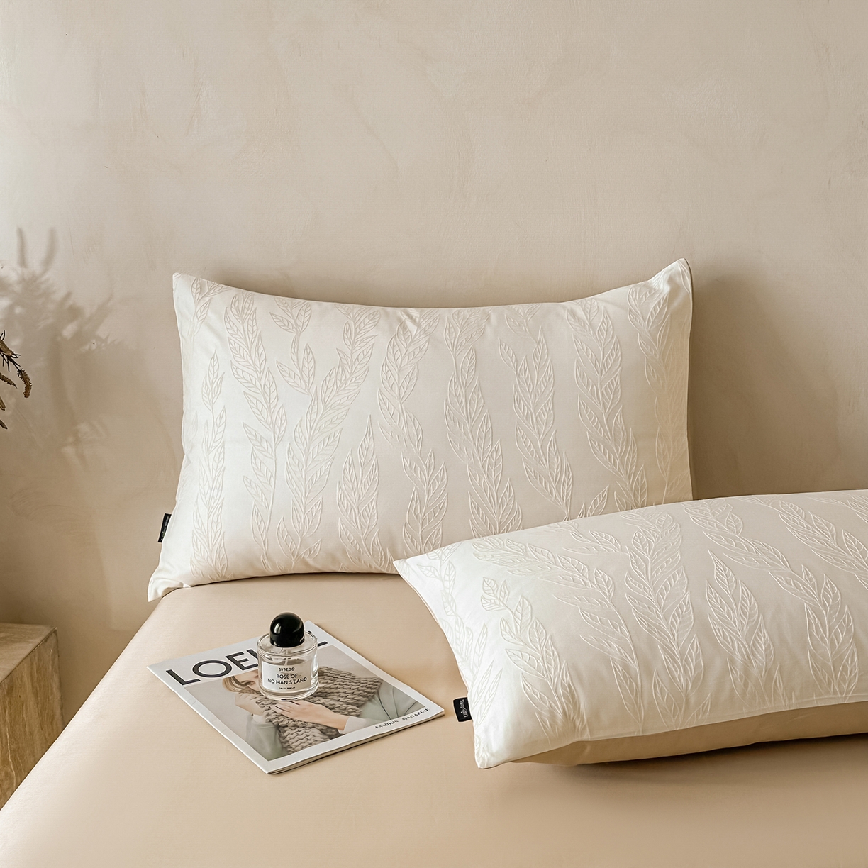 91家纺网 家纺一手货源 找家纺 拼社家纺 2026新款A类全棉亮面提花四件套厚织浮雕提花全棉四件套（独家专版花型） 沐叶清风-奶白