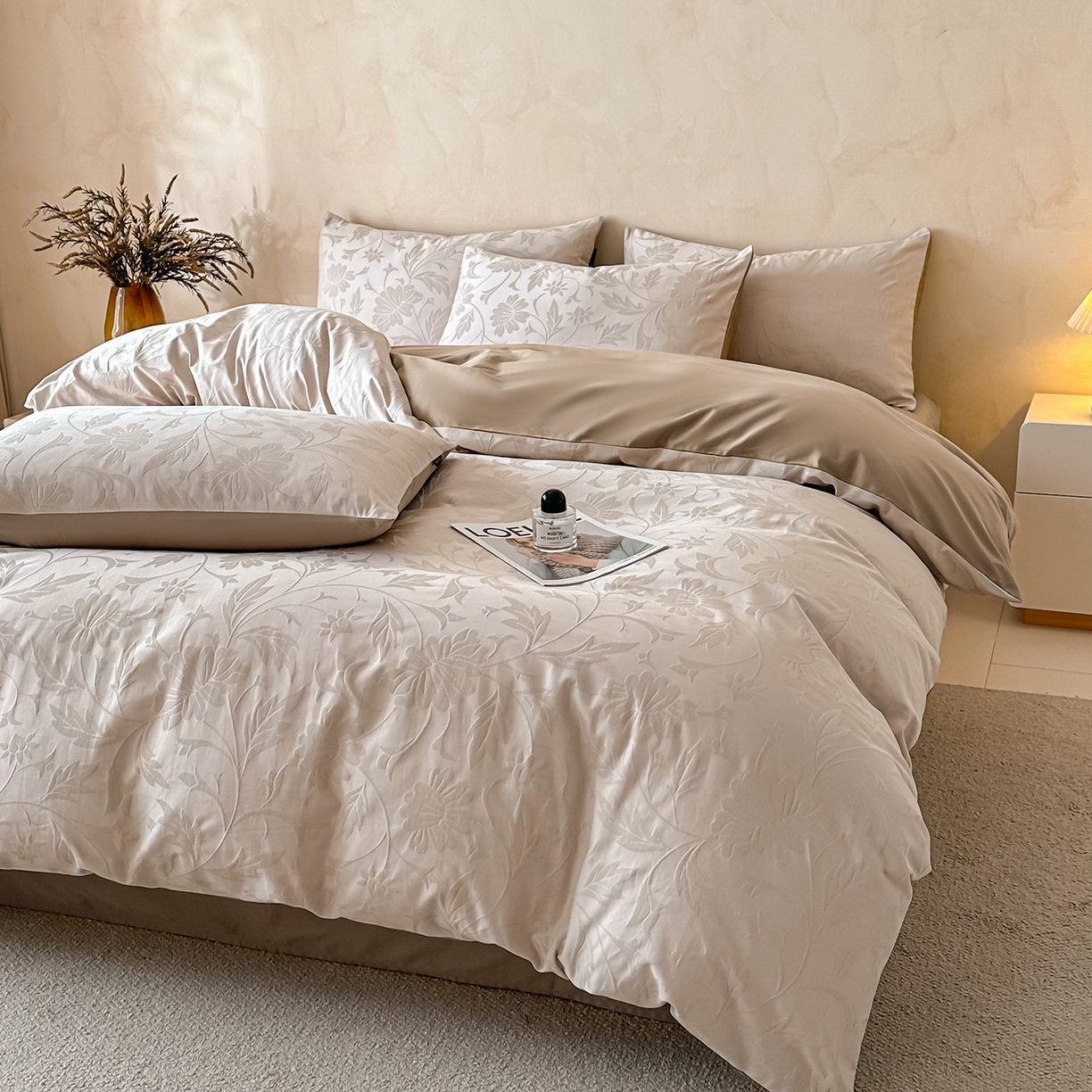 91家纺网 家纺一手货源 找家纺 拼社家纺 2026新款A类全棉亮面提花四件套厚织浮雕提花全棉四件套（独家专版花型） 花影-浅咖