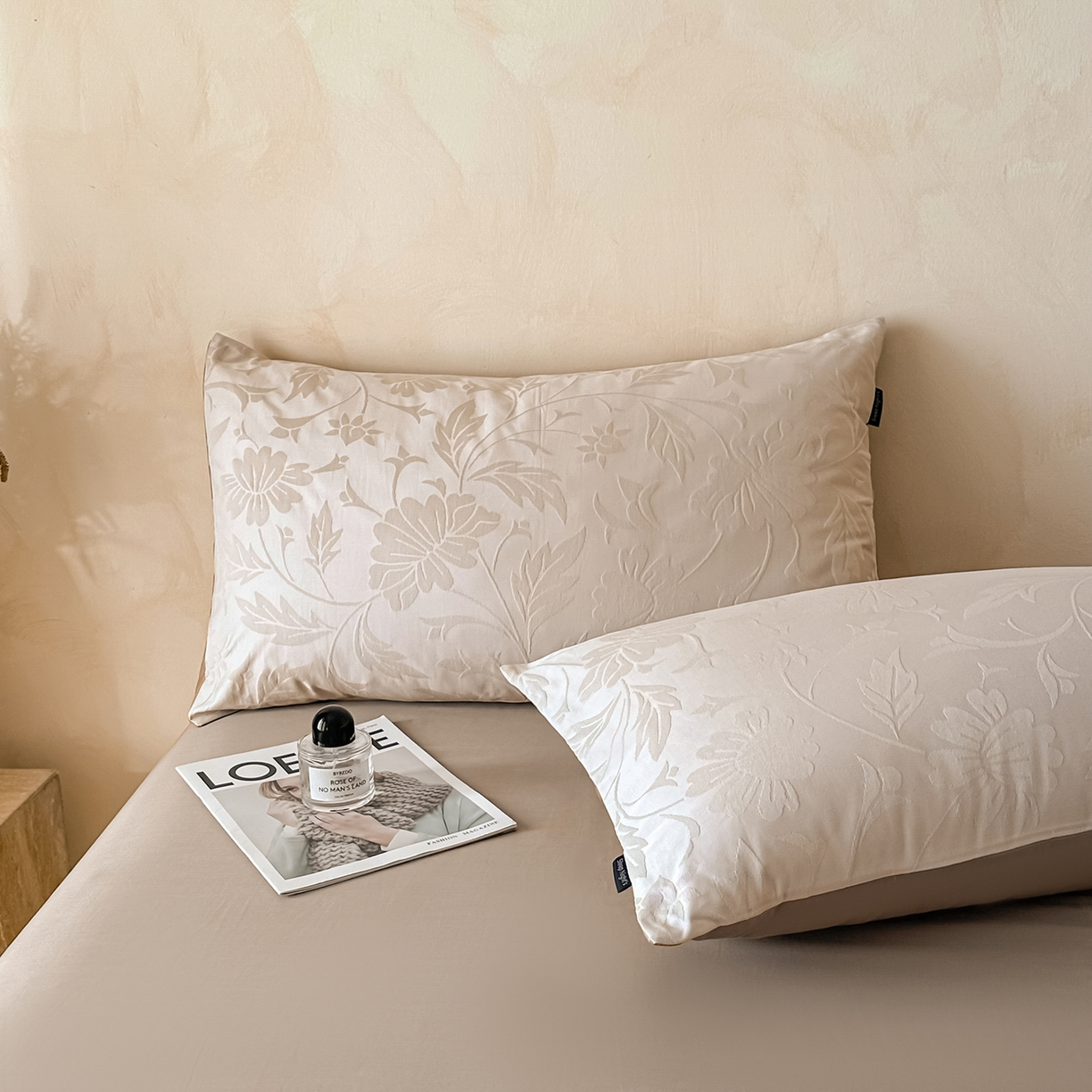 91家纺网 家纺一手货源 找家纺 拼社家纺 2026新款A类全棉亮面提花四件套厚织浮雕提花全棉四件套（独家专版花型） 花影-浅咖