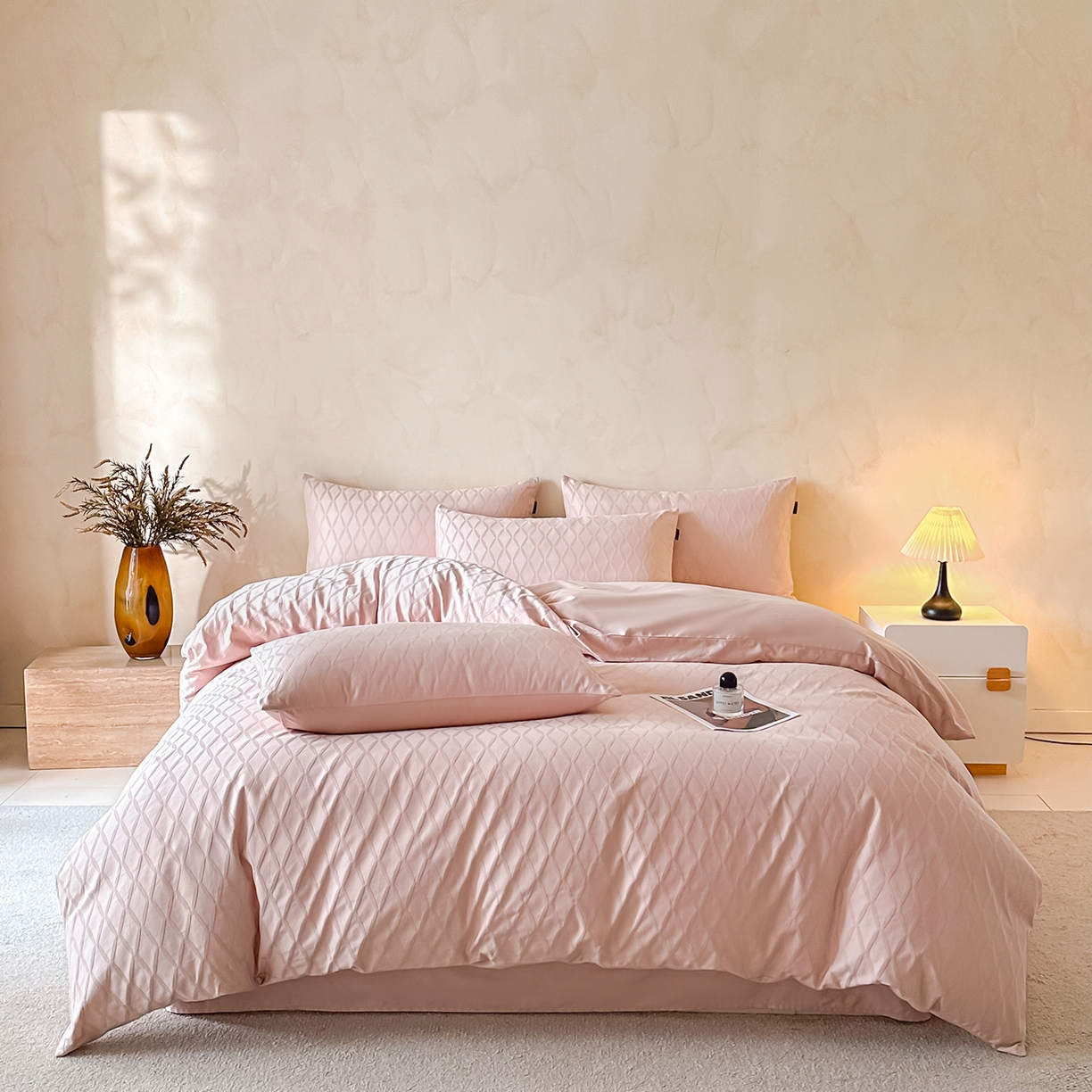 91家纺网 家纺一手货源 找家纺 拼社家纺 2026新款A类全棉亮面提花四件套厚织浮雕提花全棉四件套（独家专版花型） 伦萨-粉