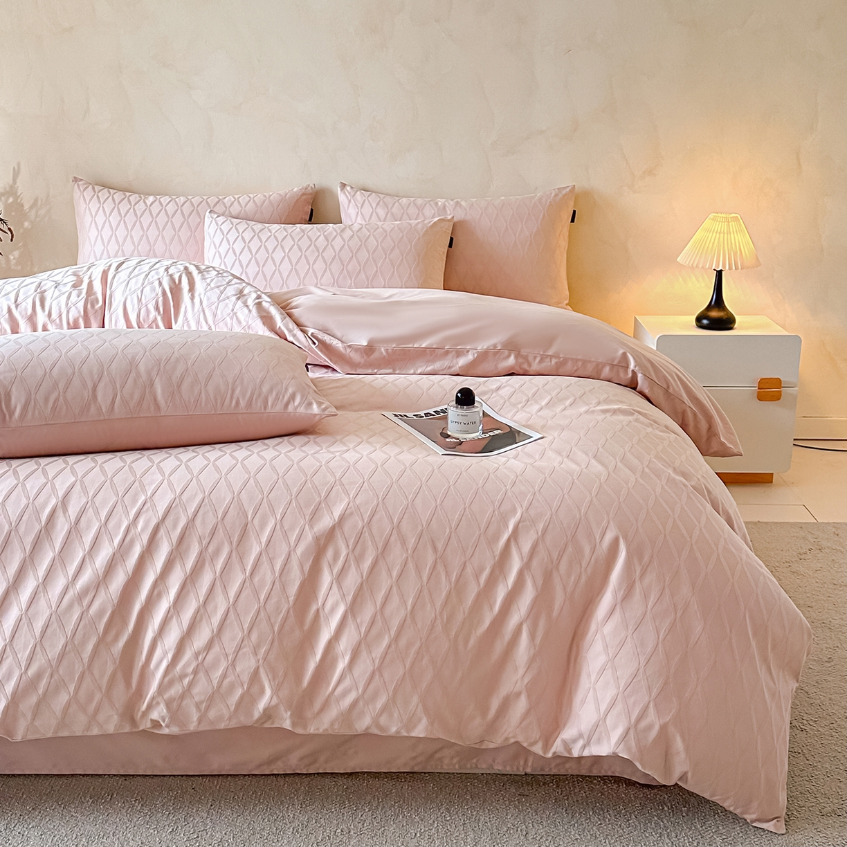 91家纺网 家纺一手货源 找家纺 拼社家纺 2026新款A类全棉亮面提花四件套厚织浮雕提花全棉四件套（独家专版花型） 伦萨-粉