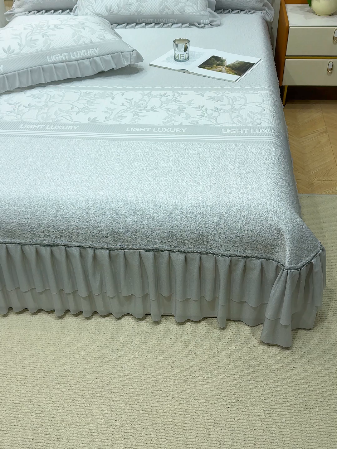 91家纺网 家纺一手货源 找家纺 冬然家纺 2026新款【清凉一夏系列】冰豆豆凉席床裙款 清凉一夏-灰