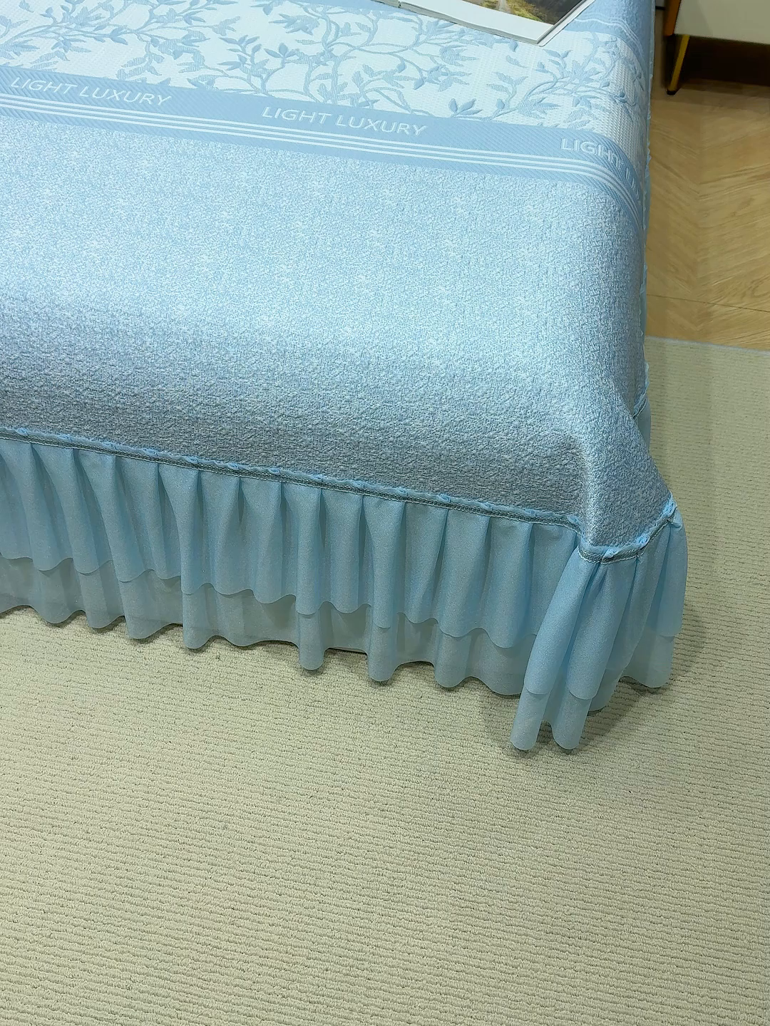 91家纺网 家纺一手货源 找家纺 冬然家纺 2026新款【清凉一夏系列】冰豆豆凉席床裙款 清凉一夏-蓝