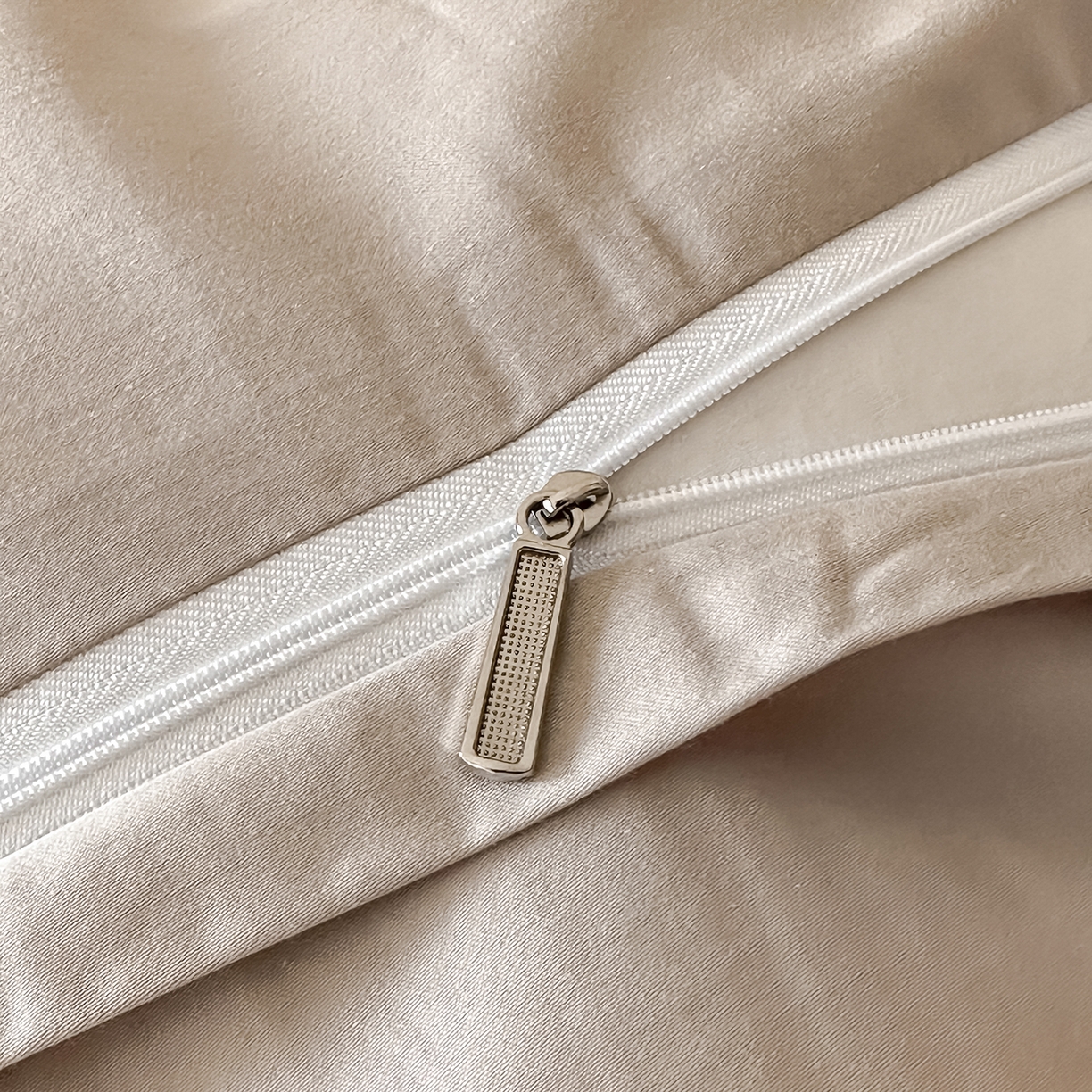 91家纺网 家纺一手货源 找家纺 拼社家纺 2026新款A类全棉亮面提花四件套厚织浮雕提花全棉四件套（独家专版花型） 棉颂-灰