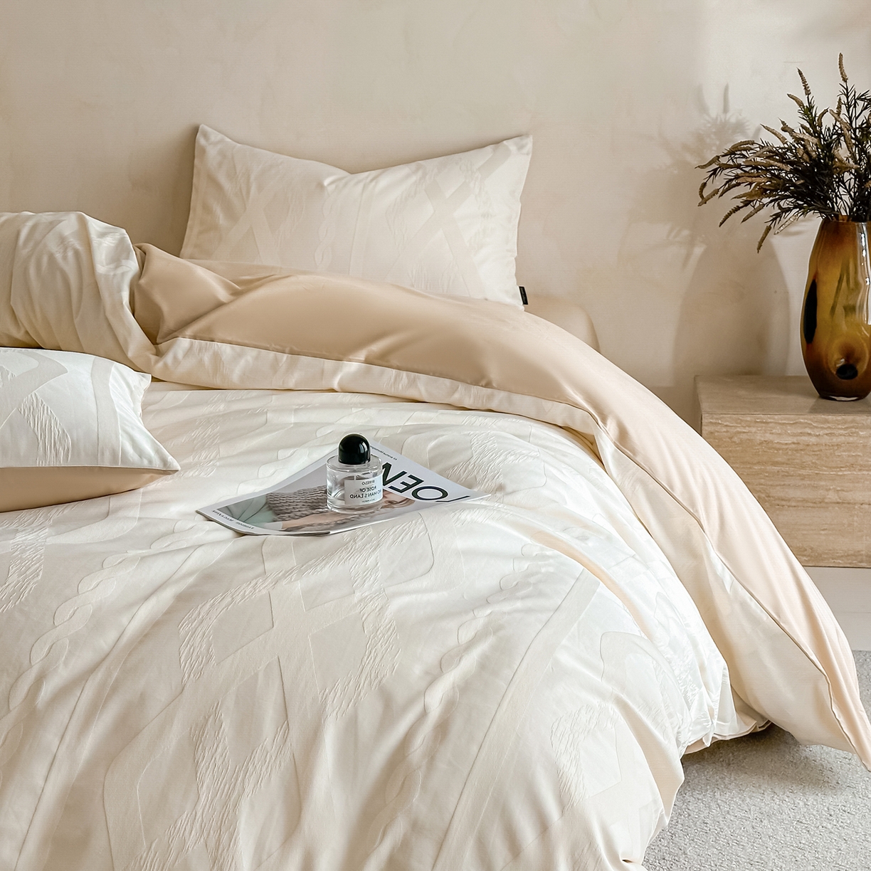 91家纺网 家纺一手货源 找家纺 拼社家纺 2026新款A类全棉亮面提花四件套厚织浮雕提花全棉四件套（独家专版花型） 棉颂-奶白