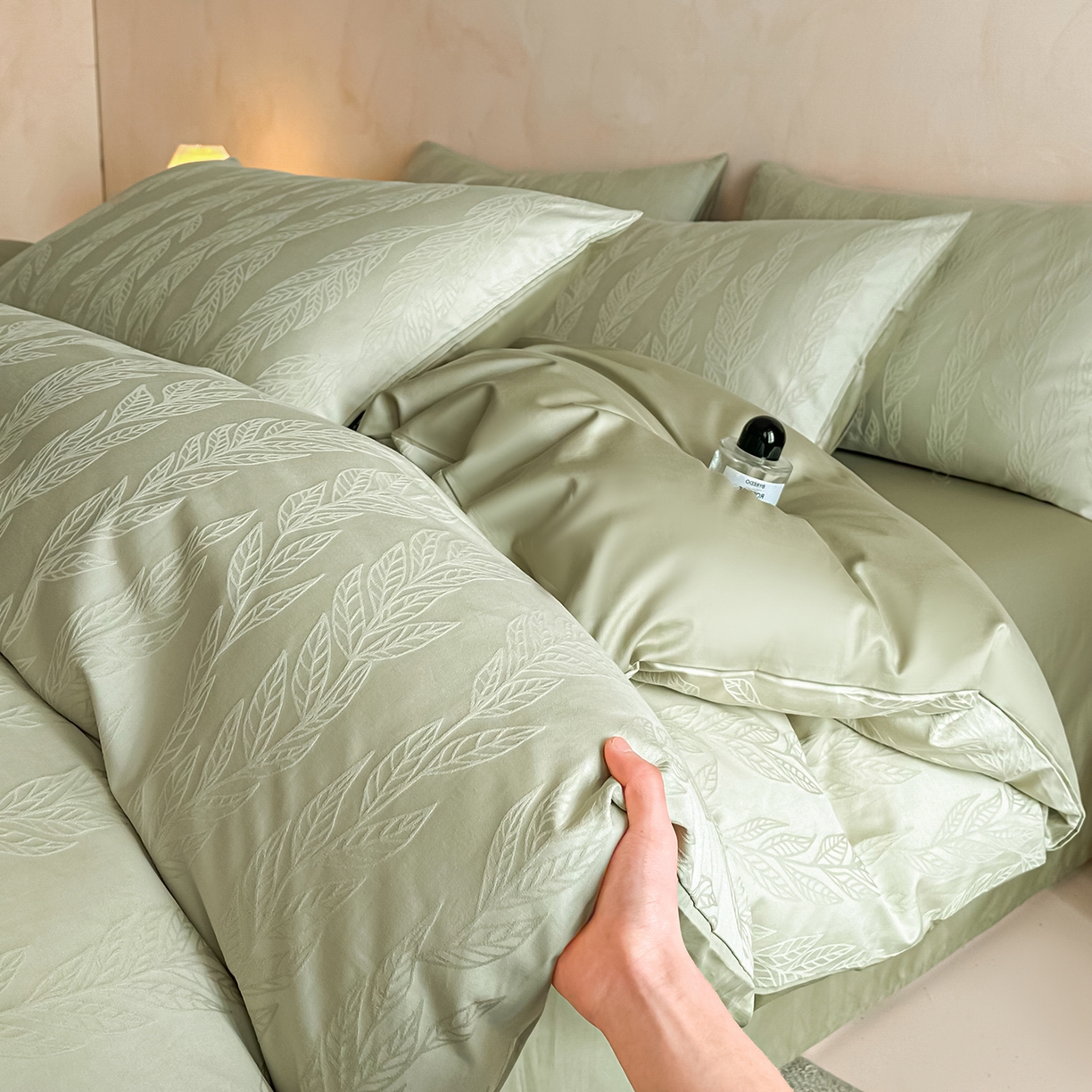 91家纺网 家纺一手货源 找家纺 拼社家纺 2026新款A类全棉亮面提花四件套厚织浮雕提花全棉四件套（独家专版花型） 沐叶清风-绿
