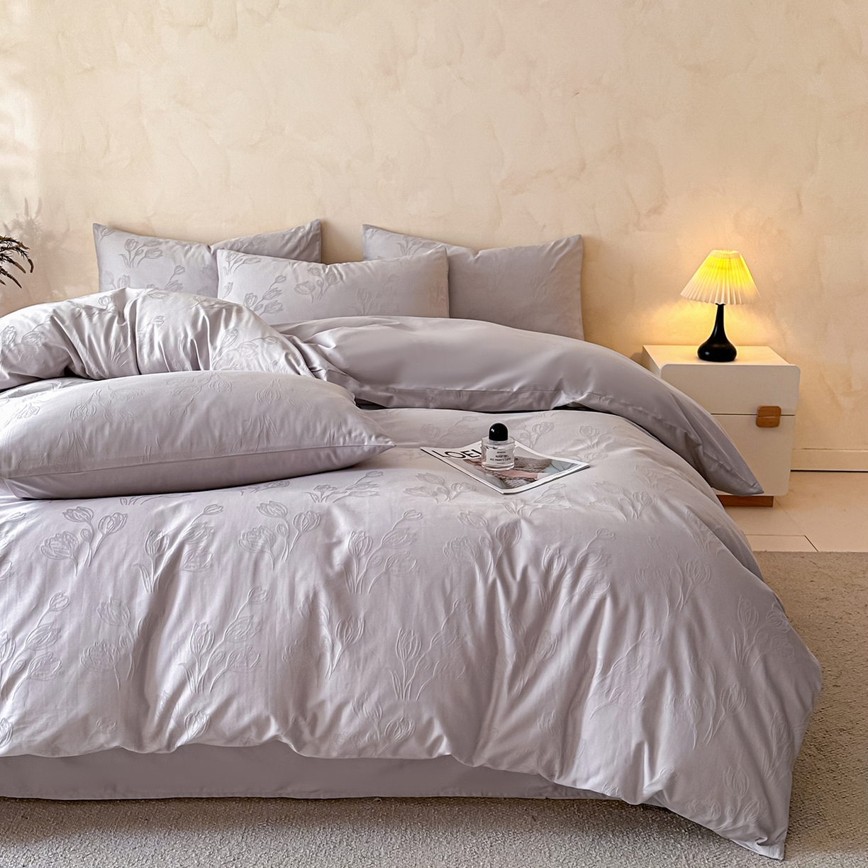 91家纺网 家纺一手货源 找家纺 拼社家纺 2026新款A类全棉亮面提花四件套厚织浮雕提花全棉四件套（独家专版花型） 栖月-紫灰