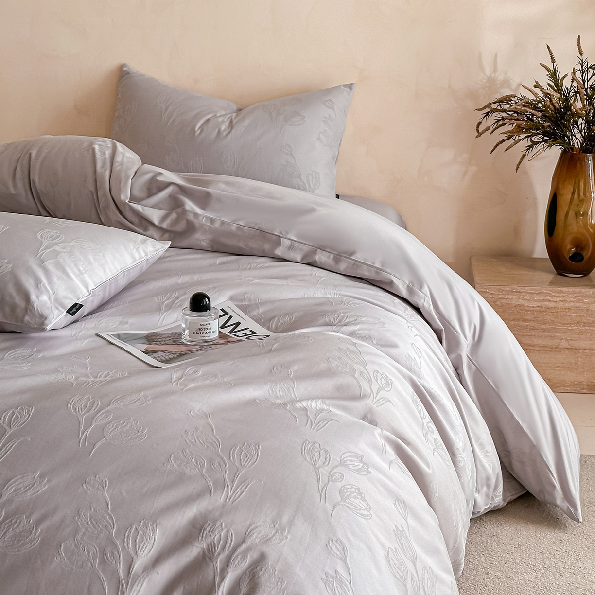 91家纺网 家纺一手货源 找家纺 拼社家纺 2026新款A类全棉亮面提花四件套厚织浮雕提花全棉四件套（独家专版花型） 栖月-紫灰