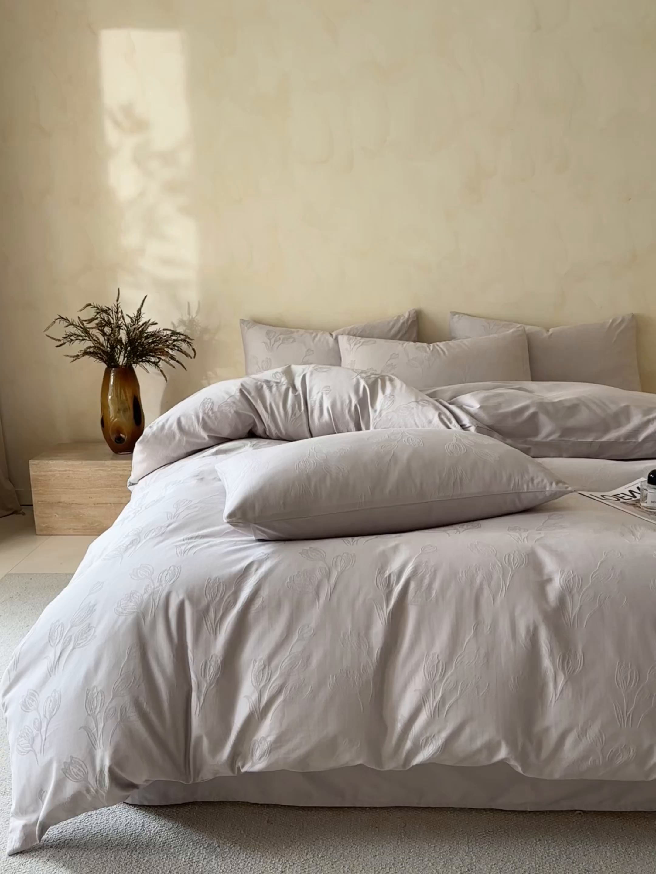 91家纺网 家纺一手货源 找家纺 拼社家纺 2026新款A类全棉亮面提花四件套厚织浮雕提花全棉四件套（独家专版花型） 栖月-紫灰