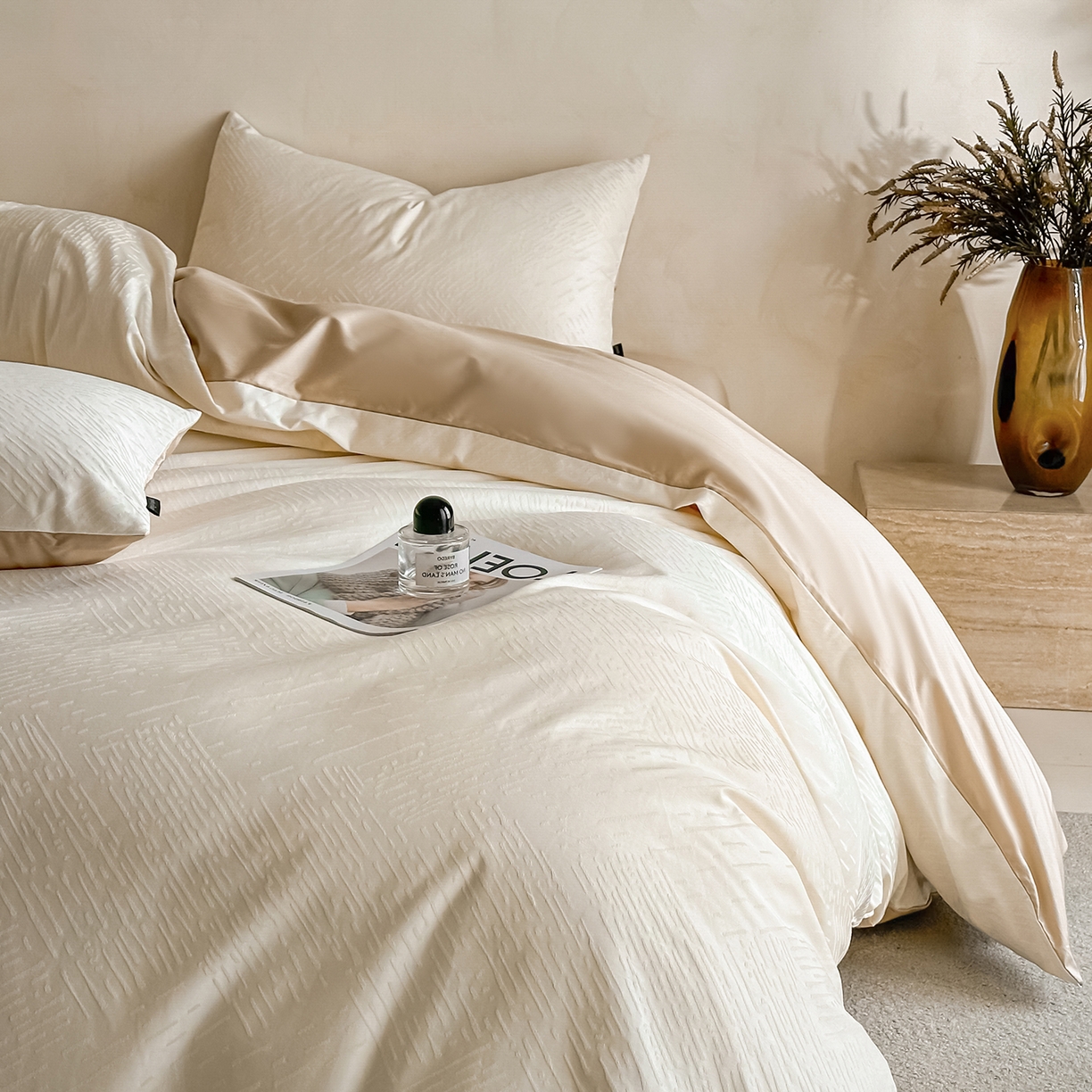 91家纺网 家纺一手货源 找家纺 拼社家纺 2026新款A类全棉亮面提花四件套厚织浮雕提花全棉四件套（独家专版花型） 素笺-奶白