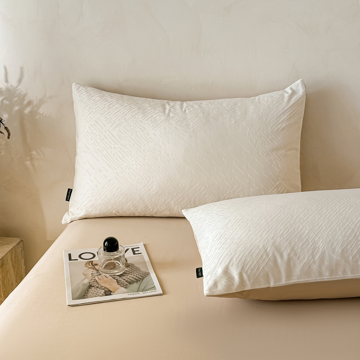 91家纺网 家纺一手货源 找家纺 拼社家纺 2026新款A类全棉亮面提花四件套厚织浮雕提花全棉四件套（独家专版花型） 素笺-奶白