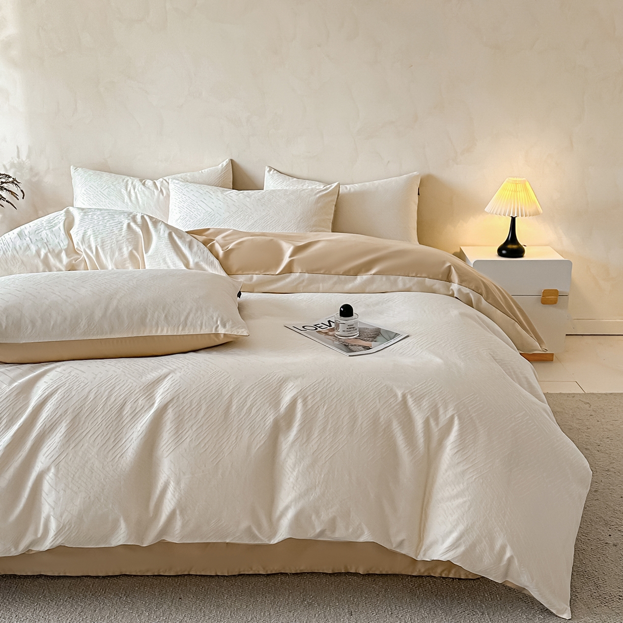 91家纺网 家纺一手货源 找家纺 拼社家纺 2026新款A类全棉亮面提花四件套厚织浮雕提花全棉四件套（独家专版花型） 素笺-奶白