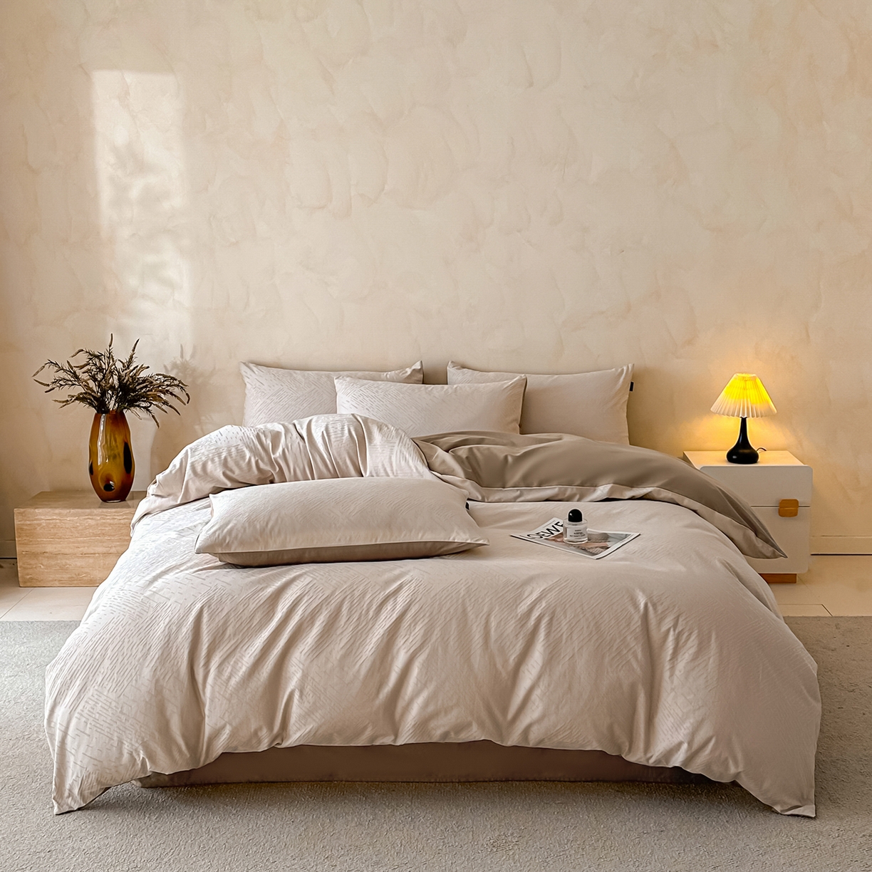 91家纺网 家纺一手货源 找家纺 拼社家纺 2026新款A类全棉亮面提花四件套厚织浮雕提花全棉四件套（独家专版花型） 素笺-浅咖