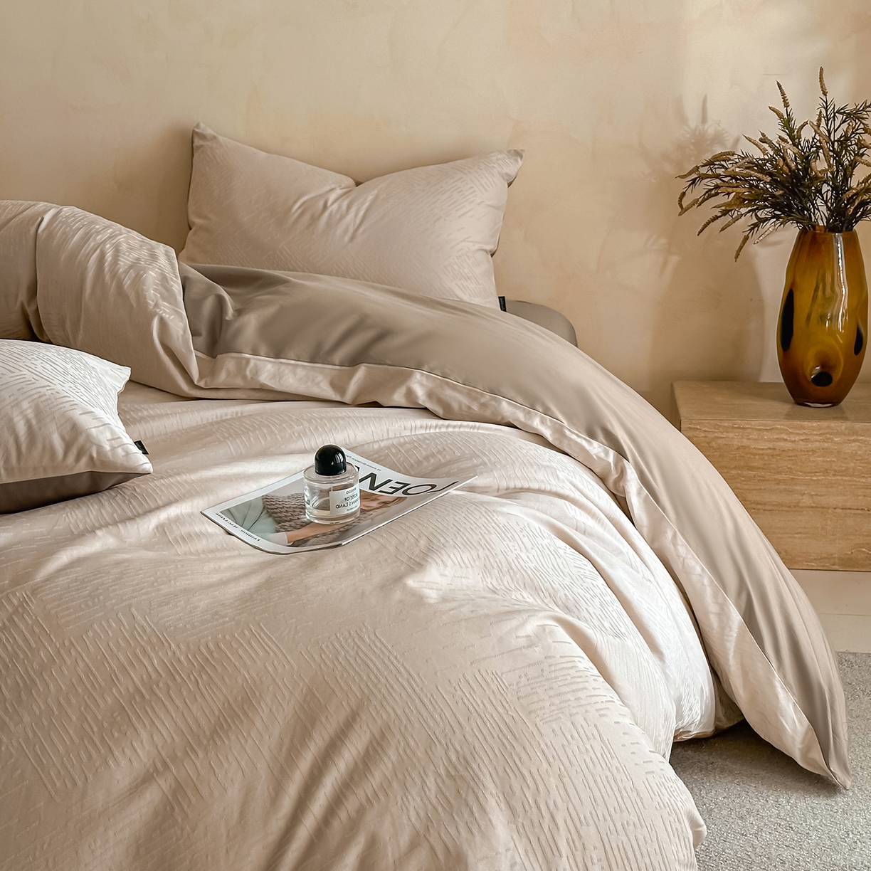 91家纺网 家纺一手货源 找家纺 拼社家纺 2026新款A类全棉亮面提花四件套厚织浮雕提花全棉四件套（独家专版花型） 素笺-浅咖