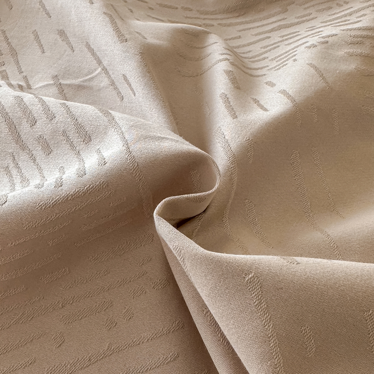 91家纺网 家纺一手货源 找家纺 拼社家纺 2026新款A类全棉亮面提花四件套厚织浮雕提花全棉四件套（独家专版花型） 素笺-浅咖