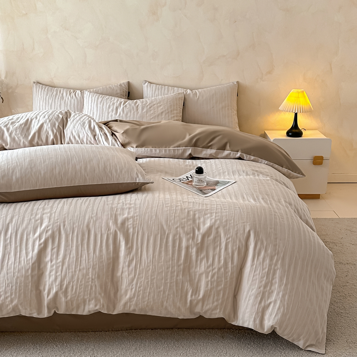 91家纺网 家纺一手货源 找家纺 拼社家纺 2026新款A类全棉亮面提花四件套厚织浮雕提花全棉四件套（独家专版花型） 汀纹-浅咖