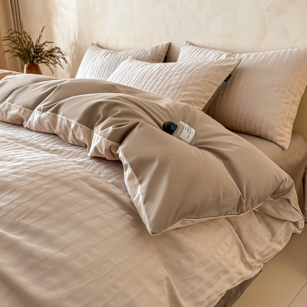 91家纺网 家纺一手货源 找家纺 拼社家纺 2026新款A类全棉亮面提花四件套厚织浮雕提花全棉四件套（独家专版花型） 汀纹-浅咖