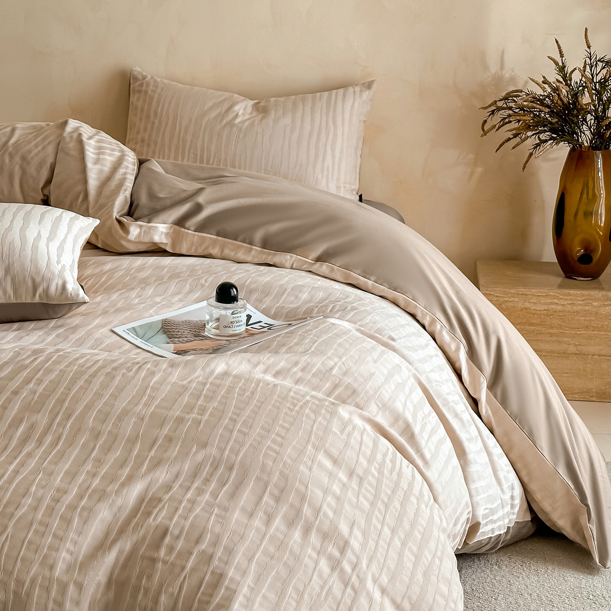 91家纺网 家纺一手货源 找家纺 拼社家纺 2026新款A类全棉亮面提花四件套厚织浮雕提花全棉四件套（独家专版花型） 汀纹-浅咖