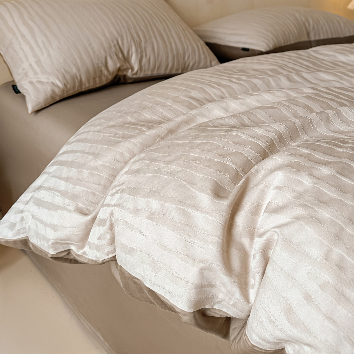 91家纺网 家纺一手货源 找家纺 拼社家纺 2026新款A类全棉亮面提花四件套厚织浮雕提花全棉四件套（独家专版花型） 汀纹-浅咖