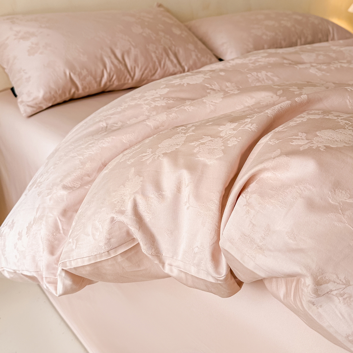 91家纺网 家纺一手货源 找家纺 拼社家纺 2026新款A类全棉亮面提花四件套厚织浮雕提花全棉四件套（独家专版花型） 晓作-粉