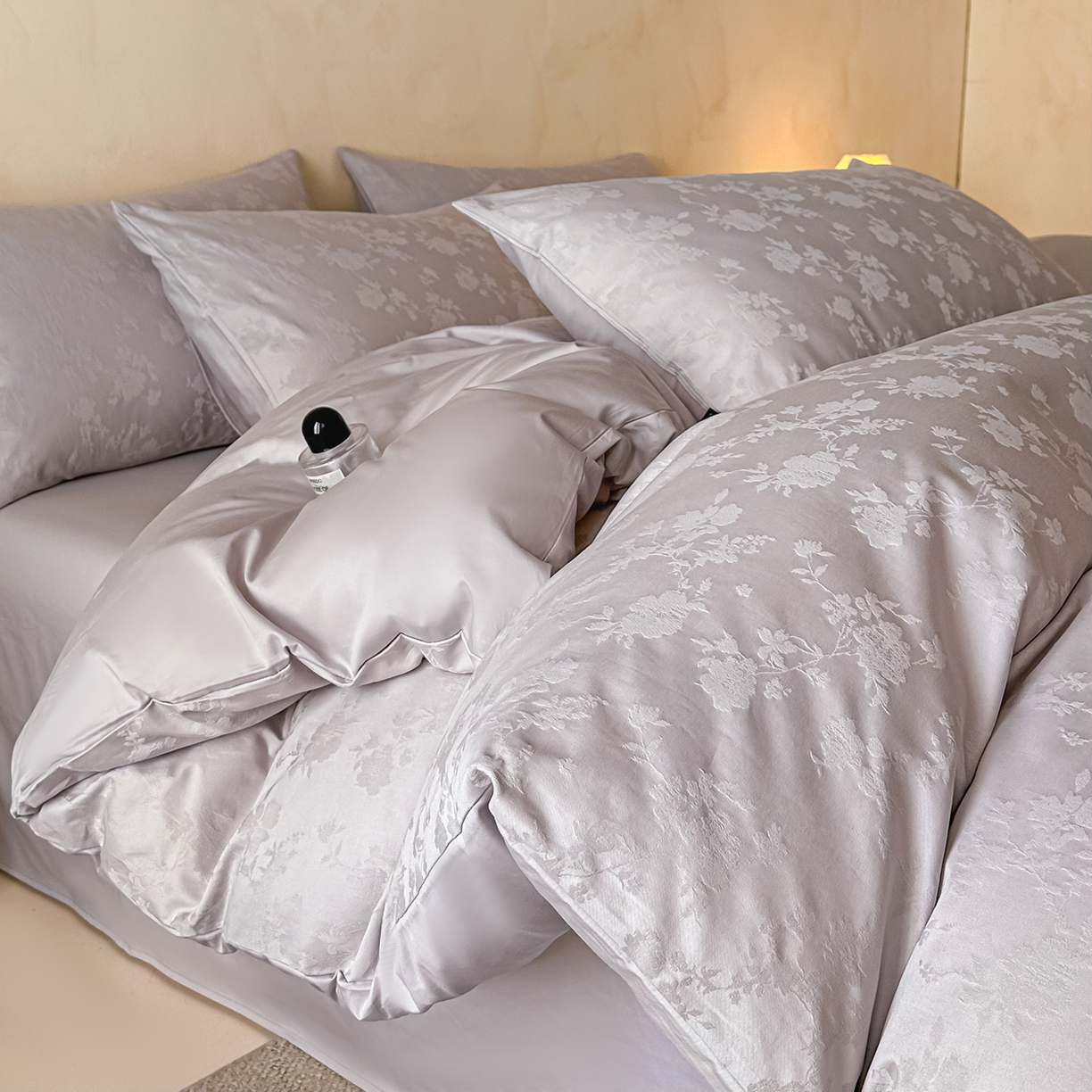 91家纺网 家纺一手货源 找家纺 拼社家纺 2026新款A类全棉亮面提花四件套厚织浮雕提花全棉四件套（独家专版花型） 晓作-紫灰