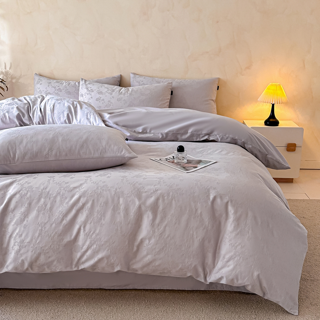 91家纺网 家纺一手货源 找家纺 拼社家纺 2026新款A类全棉亮面提花四件套厚织浮雕提花全棉四件套（独家专版花型） 晓作-紫灰