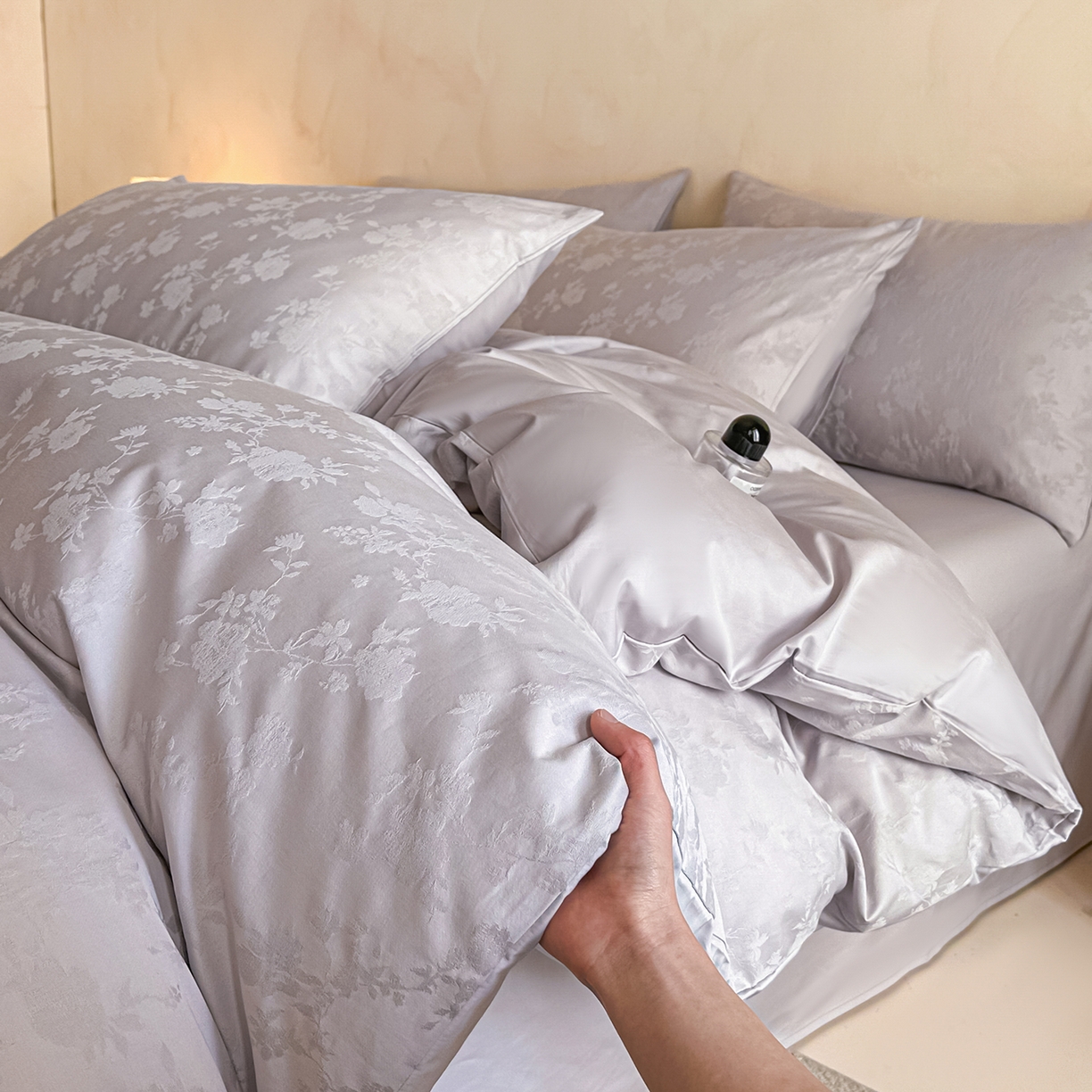 91家纺网 家纺一手货源 找家纺 拼社家纺 2026新款A类全棉亮面提花四件套厚织浮雕提花全棉四件套（独家专版花型） 晓作-紫灰