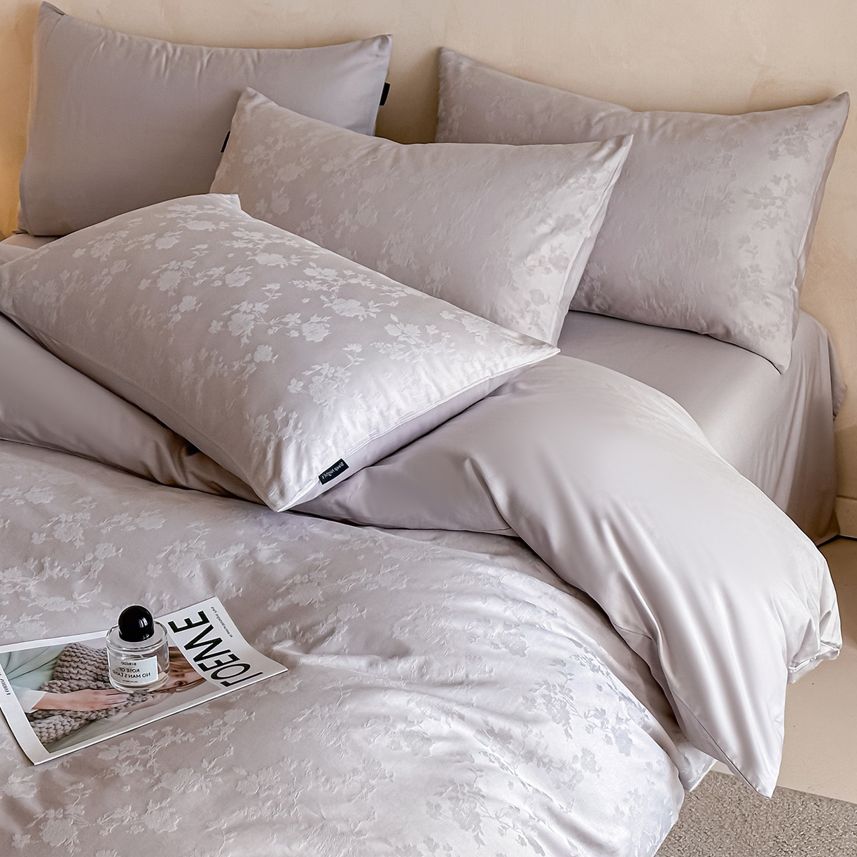 91家纺网 家纺一手货源 找家纺 拼社家纺 2026新款A类全棉亮面提花四件套厚织浮雕提花全棉四件套（独家专版花型） 晓作-紫灰