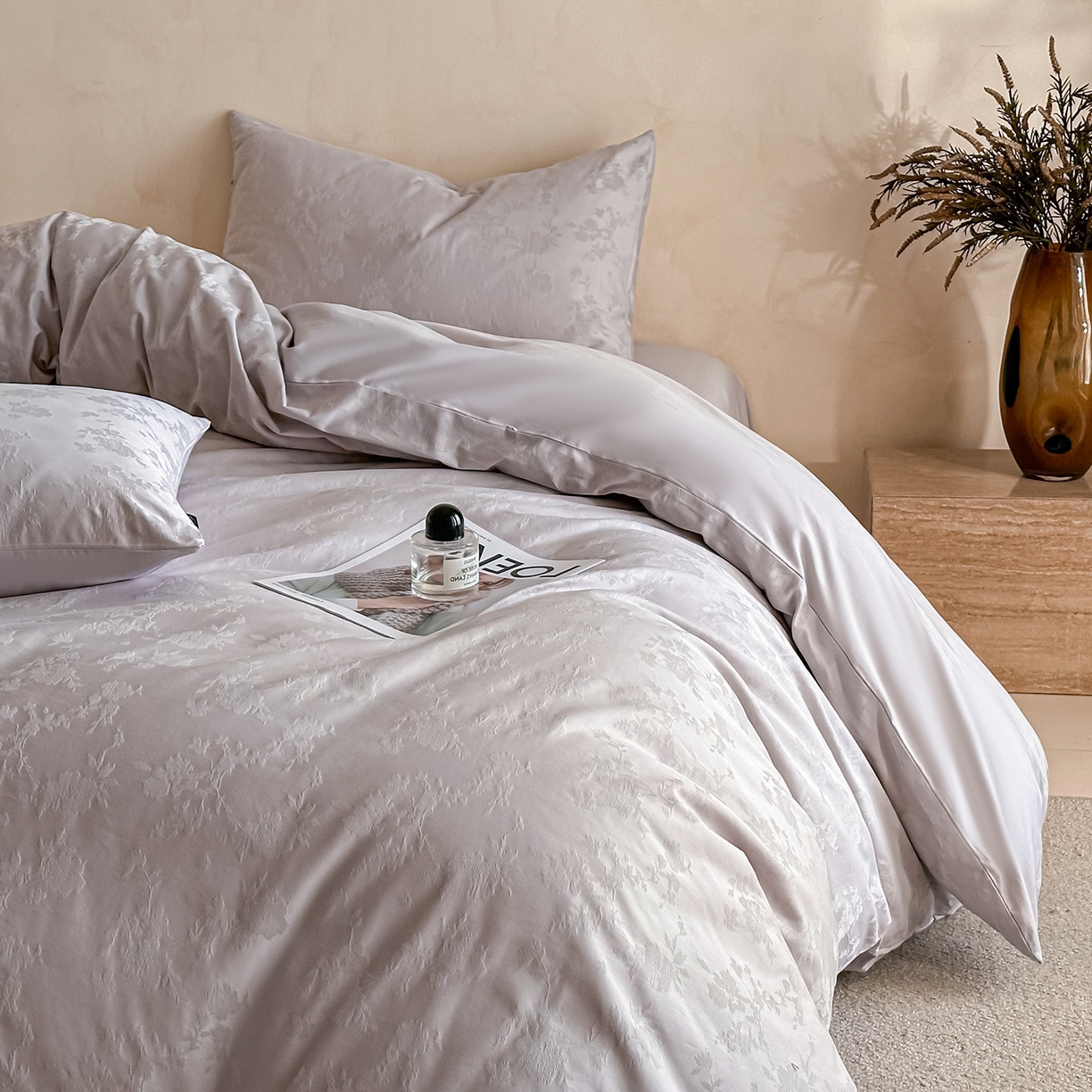 91家纺网 家纺一手货源 找家纺 拼社家纺 2026新款A类全棉亮面提花四件套厚织浮雕提花全棉四件套（独家专版花型） 晓作-紫灰