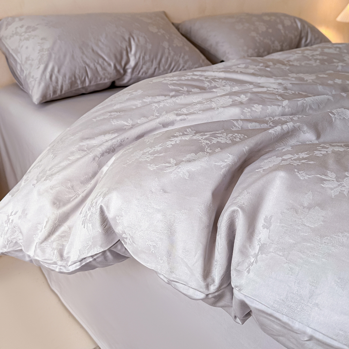 91家纺网 家纺一手货源 找家纺 拼社家纺 2026新款A类全棉亮面提花四件套厚织浮雕提花全棉四件套（独家专版花型） 晓作-紫灰