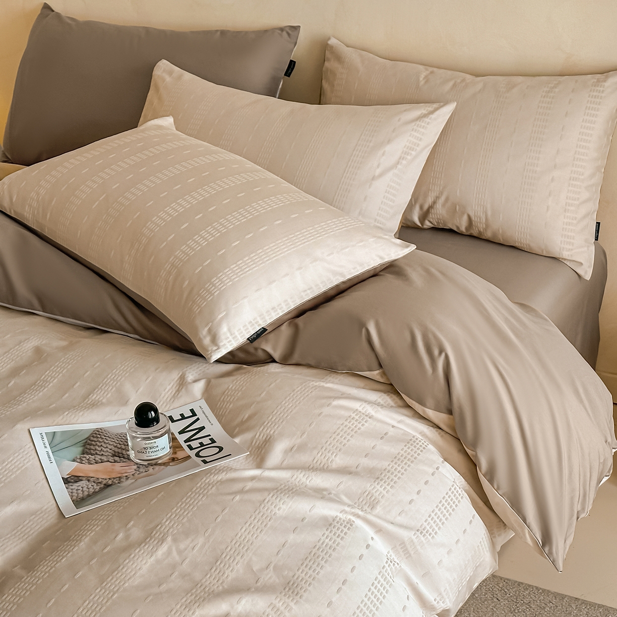 91家纺网 家纺一手货源 找家纺 拼社家纺 2026新款A类全棉亮面提花四件套厚织浮雕提花全棉四件套（独家专版花型） 星影-浅咖