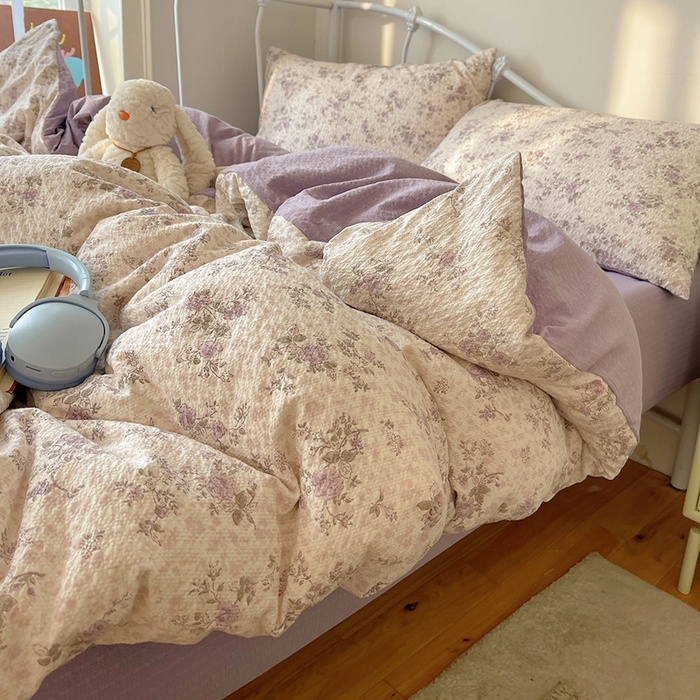 91家纺网 家纺一手货源 找家纺 贝扬思家纺 2026新款高品质A类泡芙纱普通款四件套-110g-(软软糯糯小红书推荐~) 柔紫碎花屿