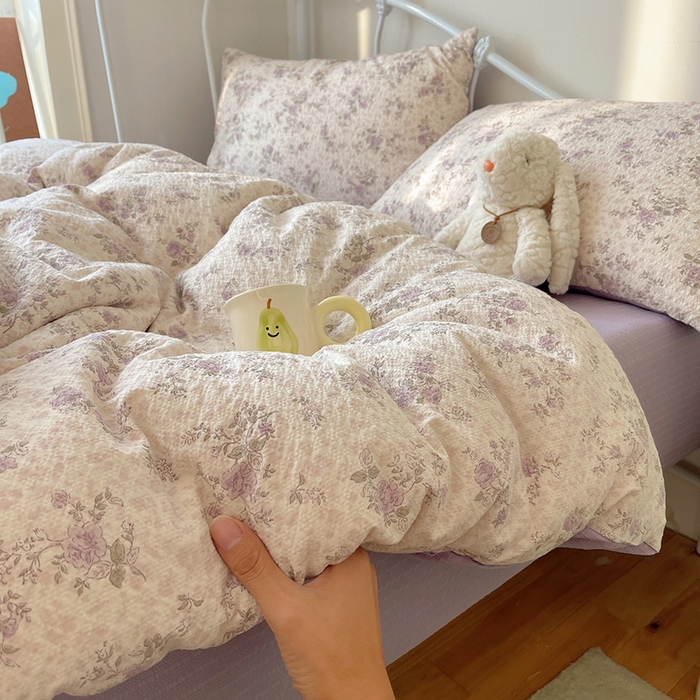 91家纺网 家纺一手货源 找家纺 贝扬思家纺 2026新款高品质A类泡芙纱普通款四件套-110g-(软软糯糯小红书推荐~) 柔紫碎花屿